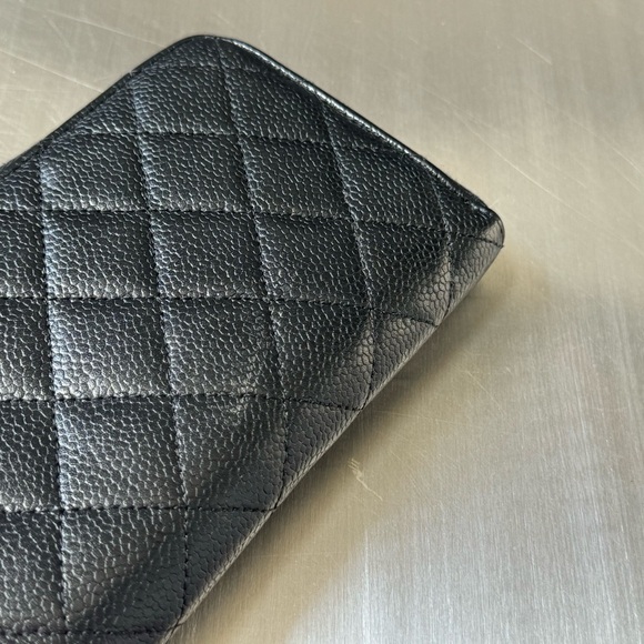 Chanel Classic Caviar Zippy Wallet in Black GHW - Picture 6 of 9